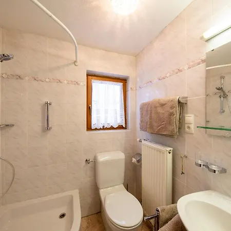 Gaestehaus Strauss Seefeld w Tirolu